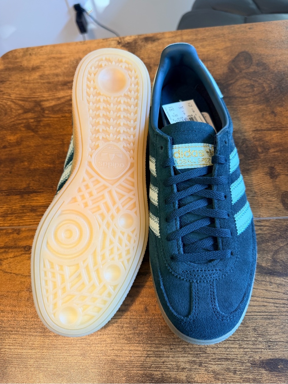Adidas Spezial Suede Sneakers in Green with Light Green Stripes 7.5W - Picture 5 of 8